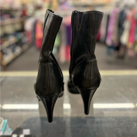 Worthington Ladies 8 Black Boots with 4" heel - Picture 4 of 6